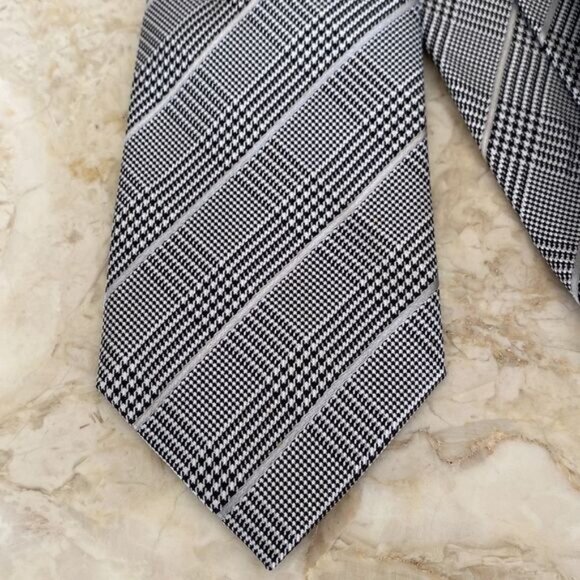 MEXX 100% Silk Houndstooth Skinny Tie - Picture 2 of 6